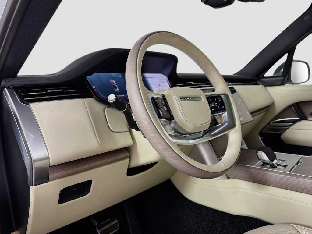 New 2026 Fuji White Land Rover SE image 9