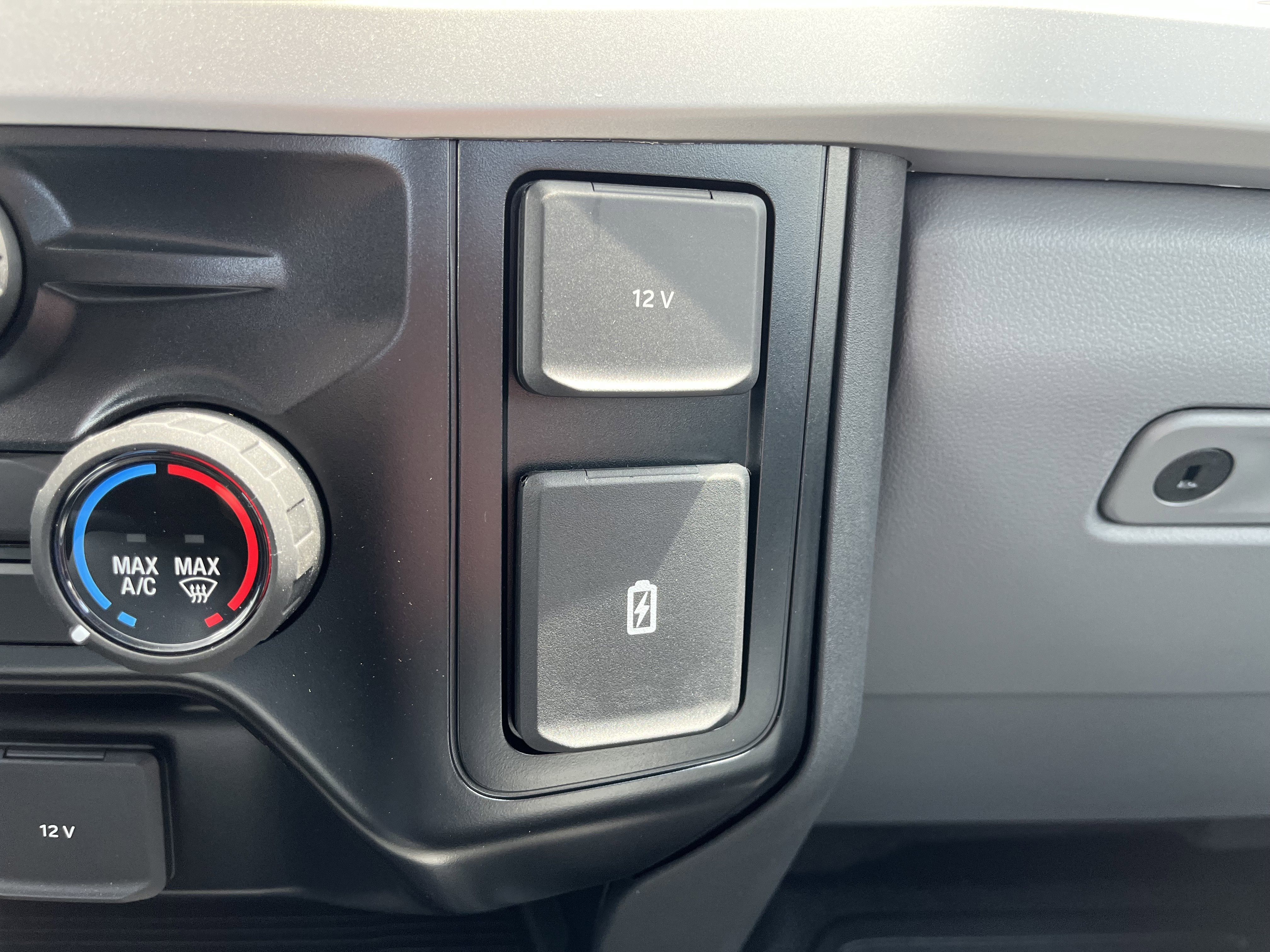 2025 Ford F-350 Super Duty Chassis Cab XL - Photo 25