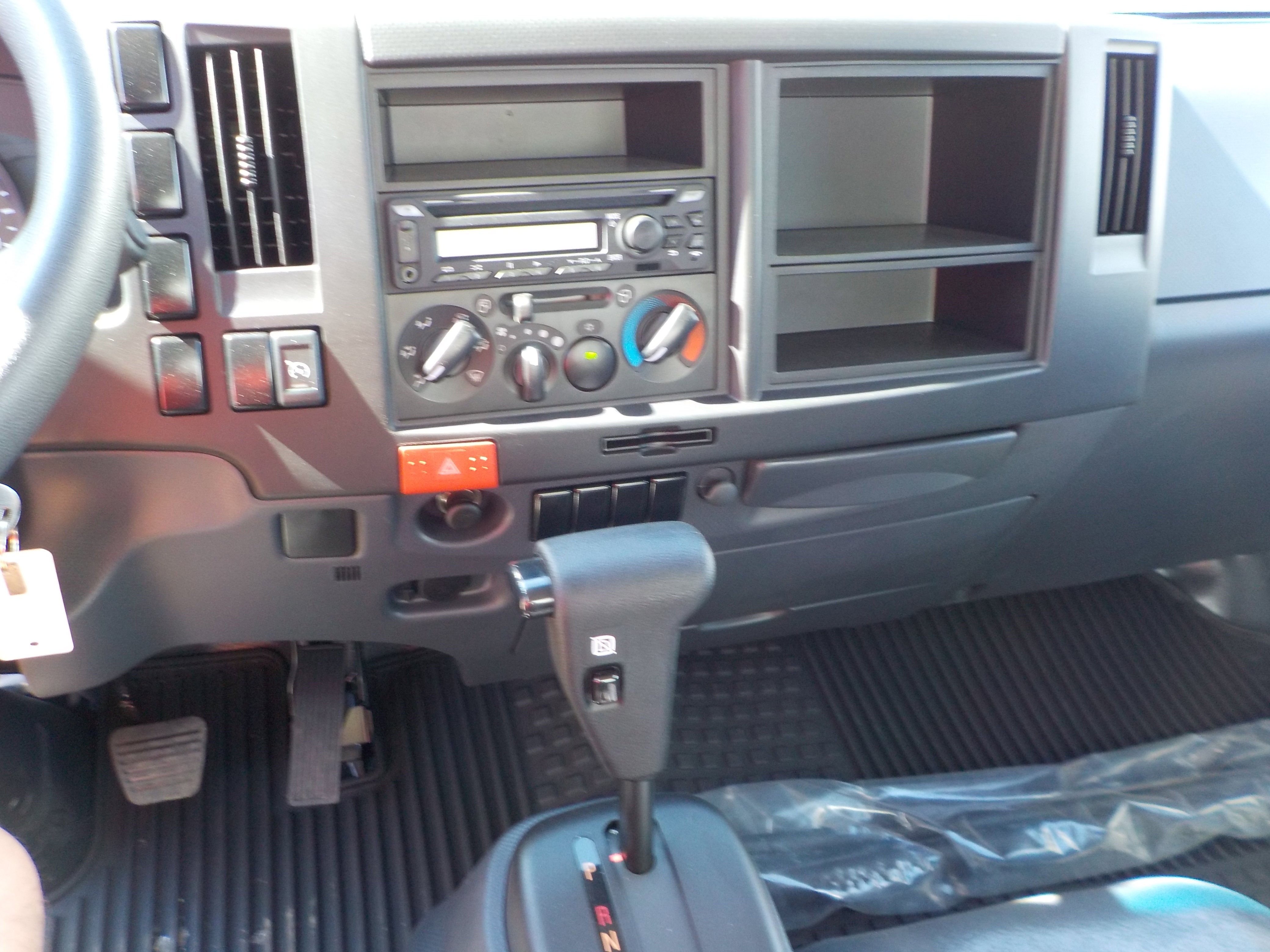 Used 2024 White ISUZU  image 5