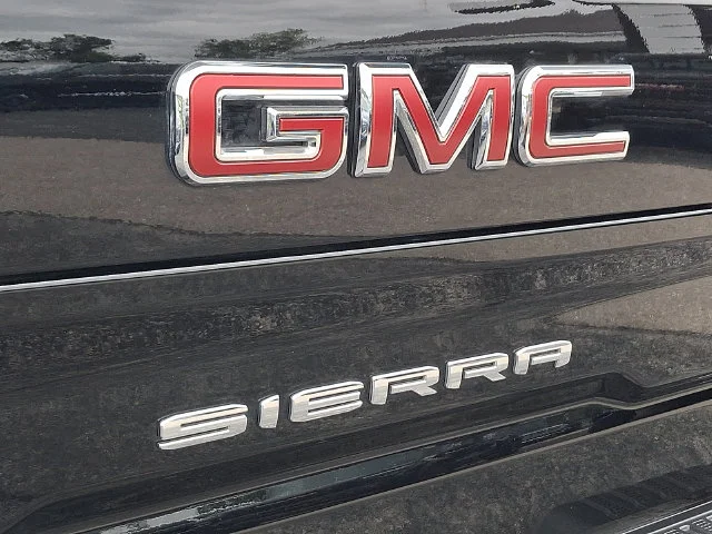 Used 2023 Black GMC SLT image 32