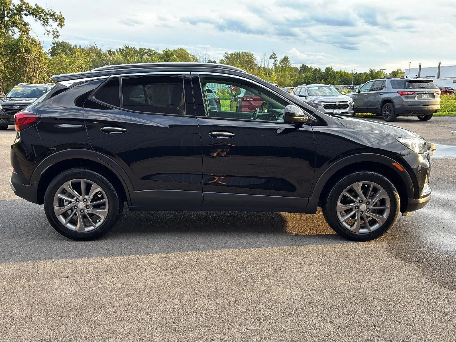 Used 2023 EBONY TWILIGHT METALLIC Buick Essence image 9