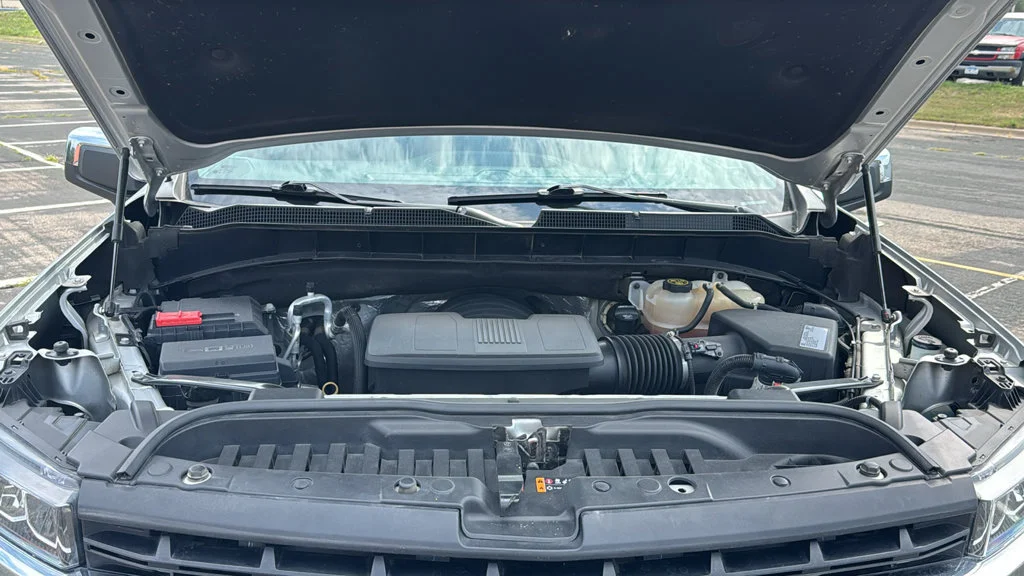 Used 2020 SILVER ICE METALLIC Chevrolet LT image 17