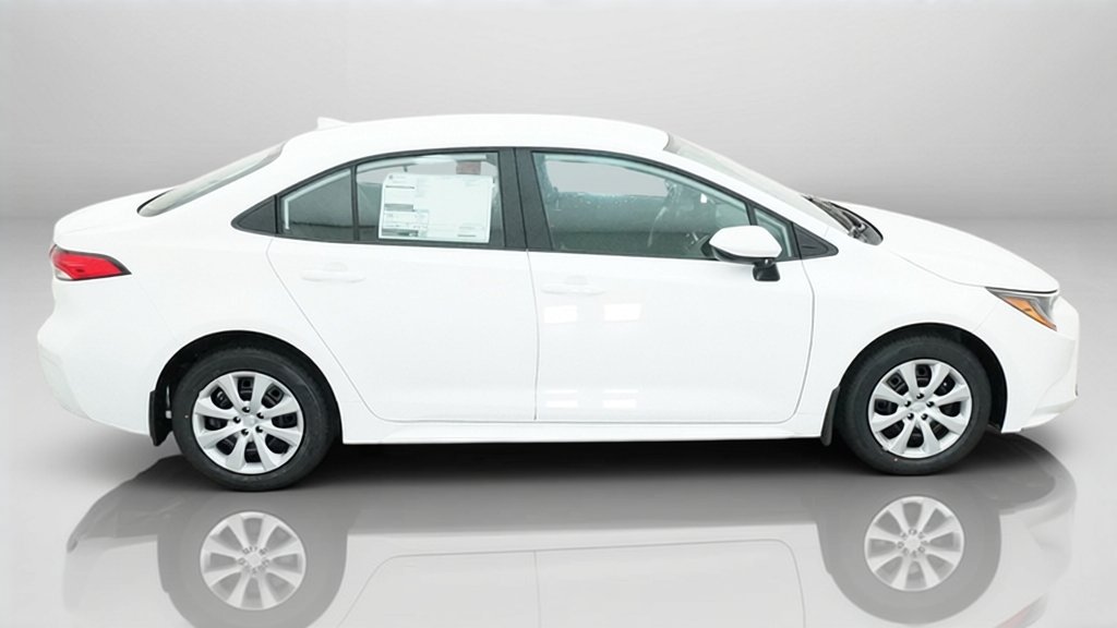 New 2027 Ice Cap Toyota LE image 7