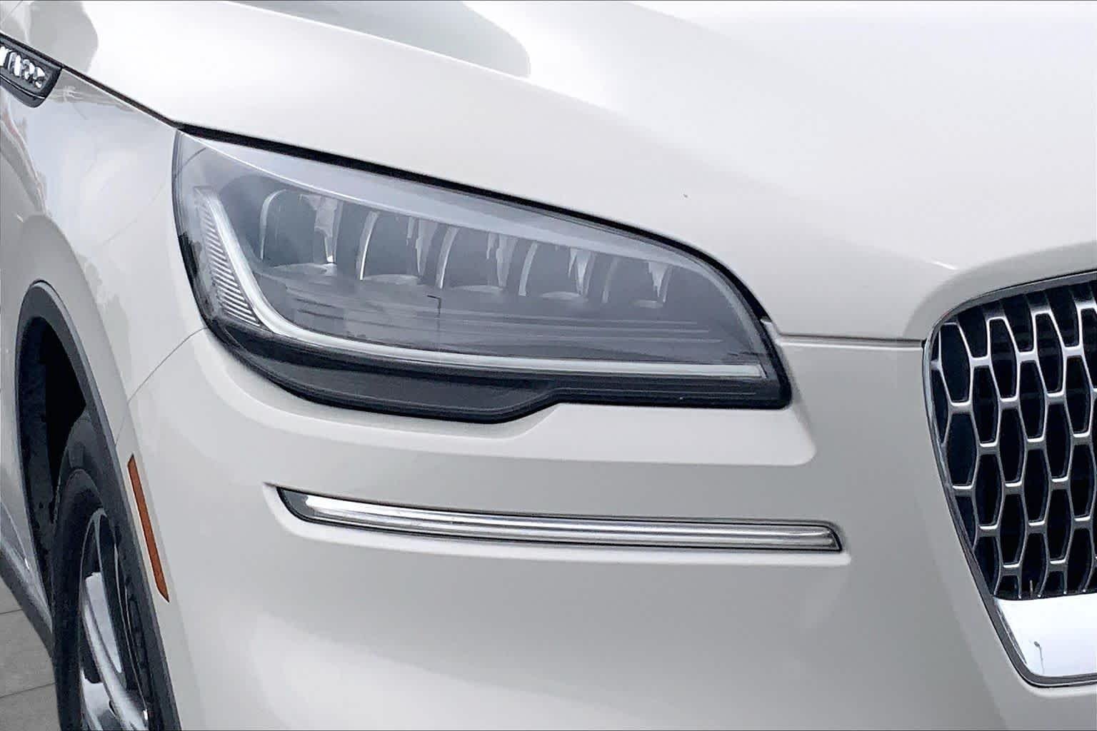 Used 2021 Ceramic Pearl Lincoln Standard image 28