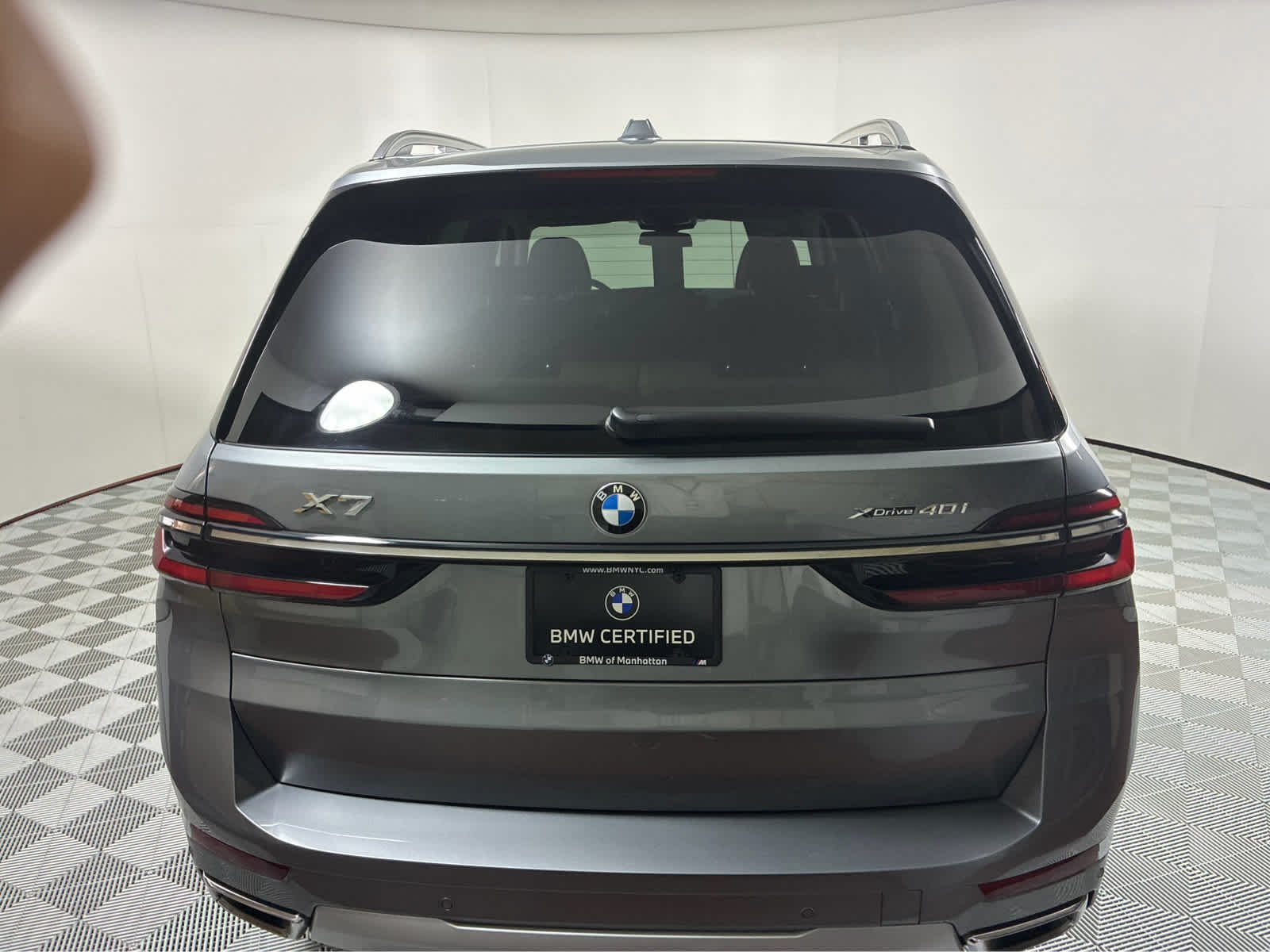 Used 2024 Skyscraper Grey Metallic BMW xDrive40i image 3
