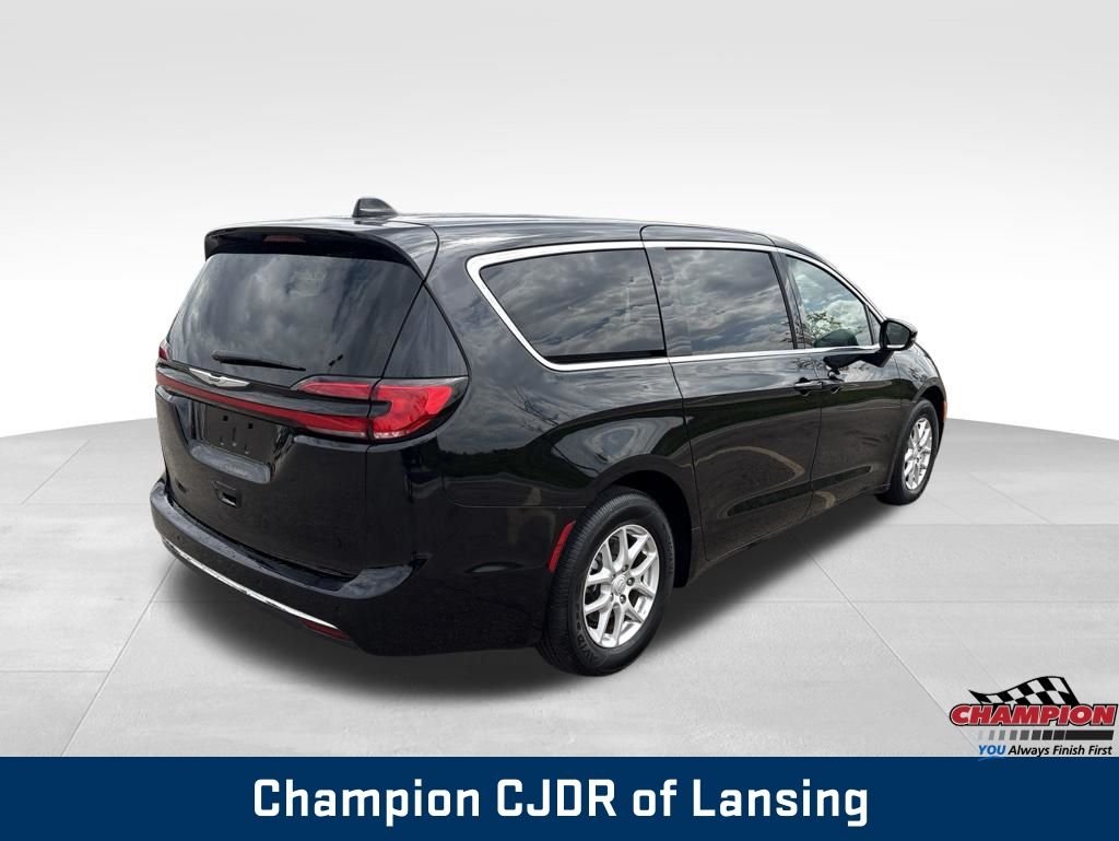 Used 2025 Black Chrysler Select image 8
