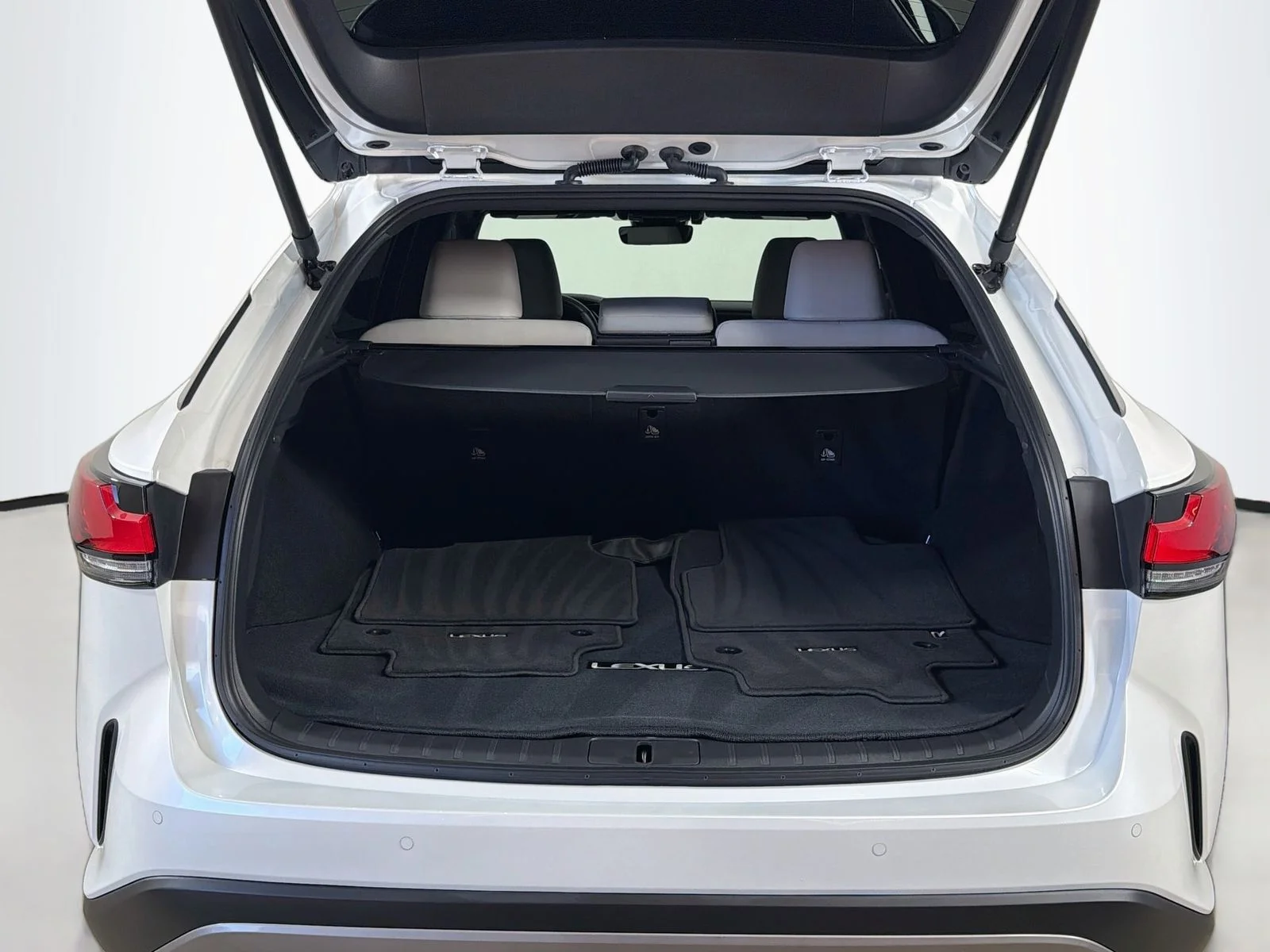 Used 2025 White Pearl Lexus 350h Premium image 29