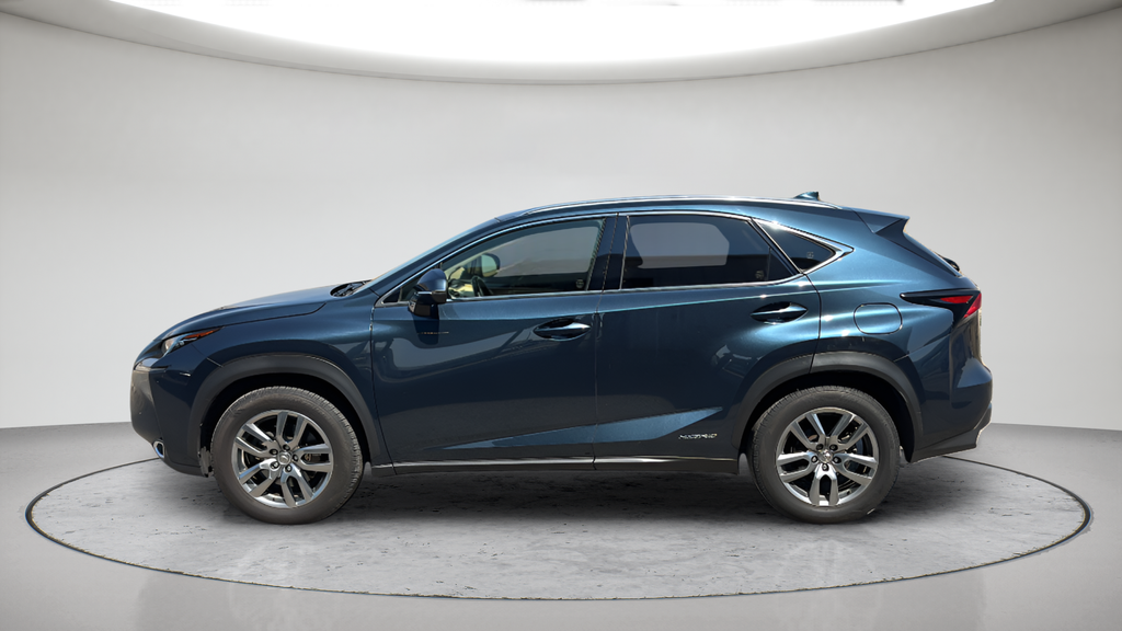 Used 2015 Blue Lexus 300h image 16
