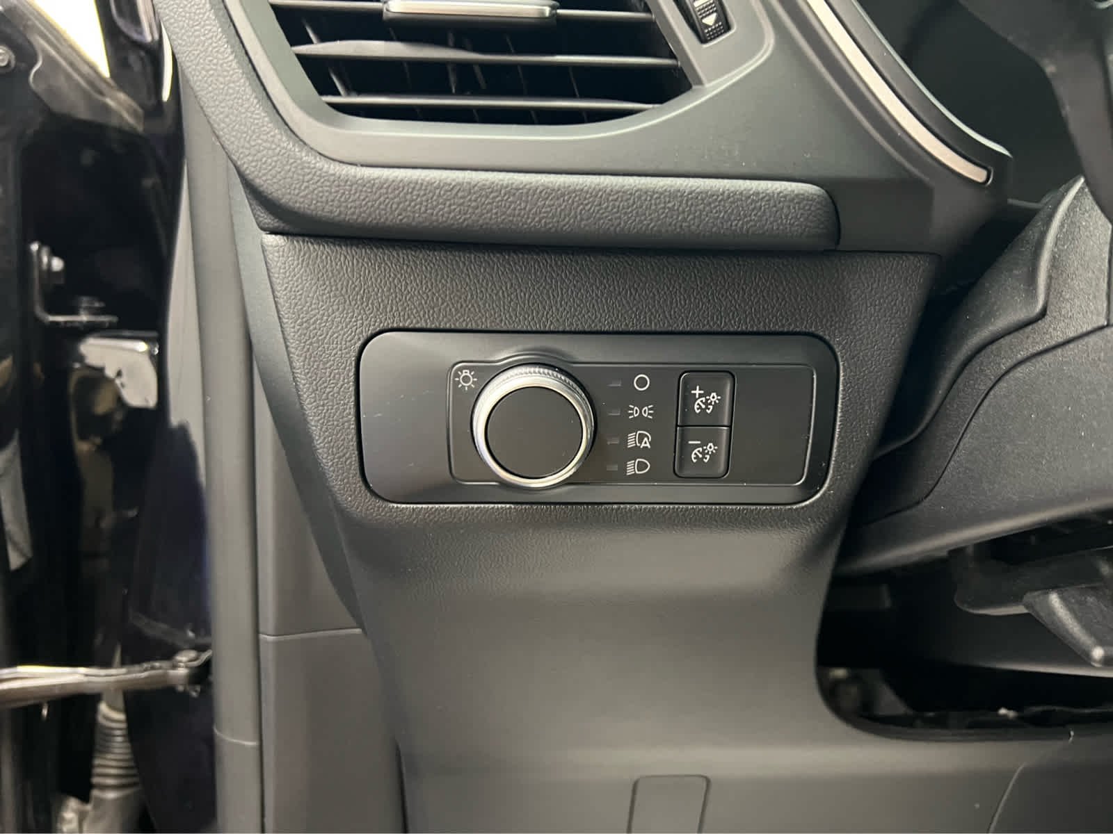 Used 2020 Agate Black Ford SE image 16