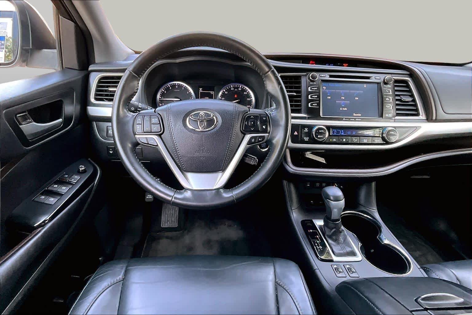 Used 2017 Blizzard Pearl Toyota XLE image 6