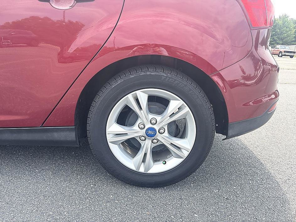 Used 2013 Ruby Red Metallic Tinted Clearcoat Ford SE image 10