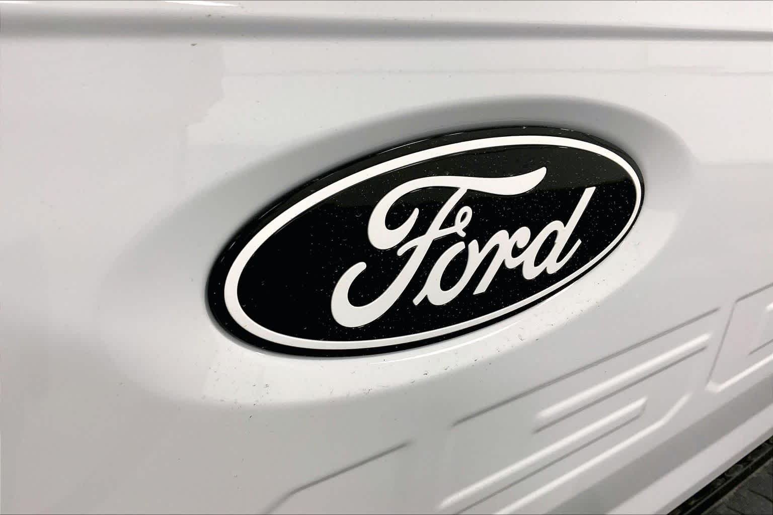 New 2026 Oxford White Ford XLT image 12