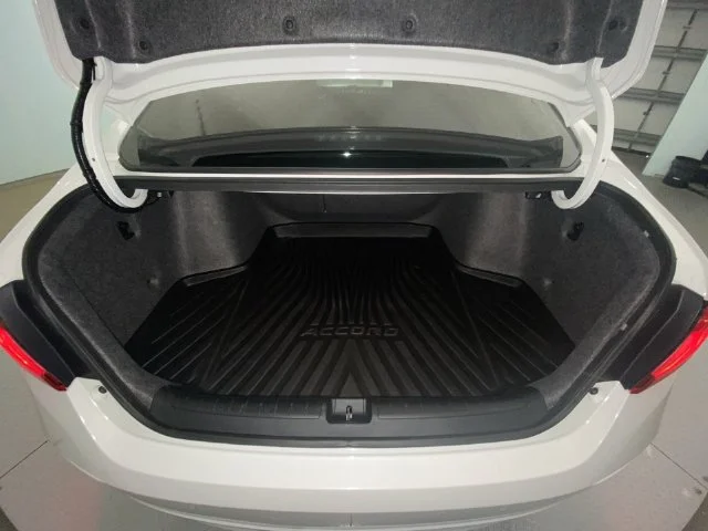 Used 2019 White Honda Touring 2.0T image 23