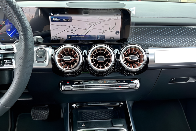 Used 2025 Silver Mercedes-Benz 250+ image 9