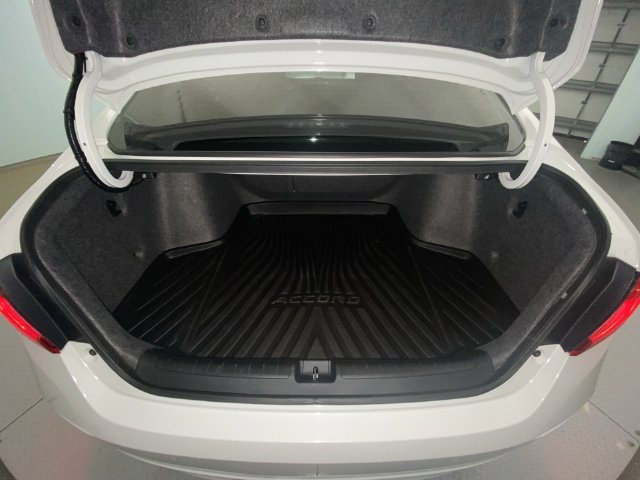 Used 2019 White Honda Touring 2.0T image 23