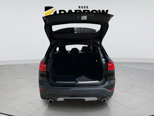 Used 2022 Black BMW xDrive28i image 9