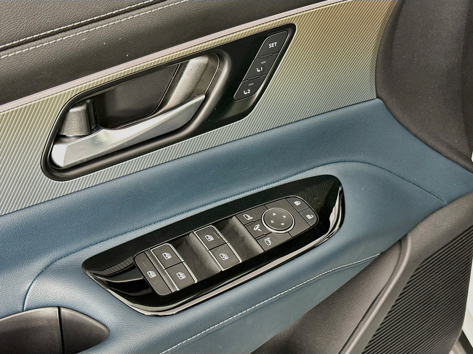2025 Nissan Murano Platinum - Photo 28