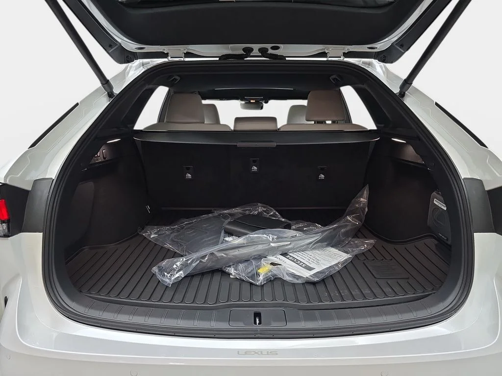 New 2026 Eminent White Pearl Lexus PREMIUM image 12