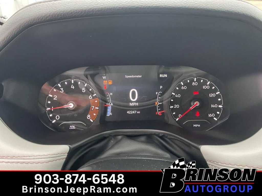 Used 2023 Grey Jeep Limited image 31