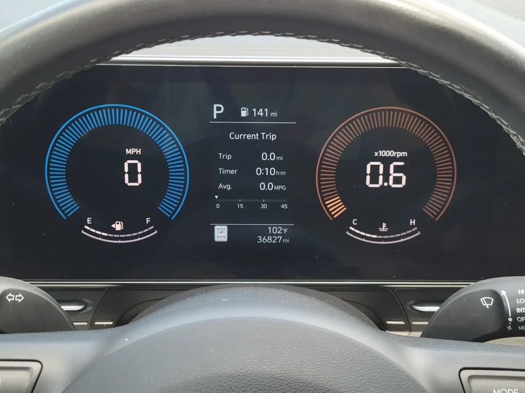Used 2025 White Hyundai SEL image 31