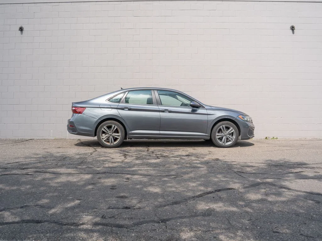 Used 2024  Volkswagen 1.5T SE image 8