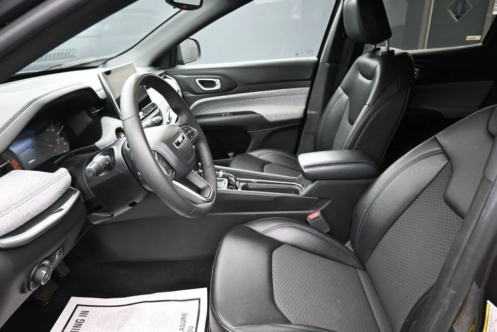 Used 2024 Gray Jeep Latitude image 11