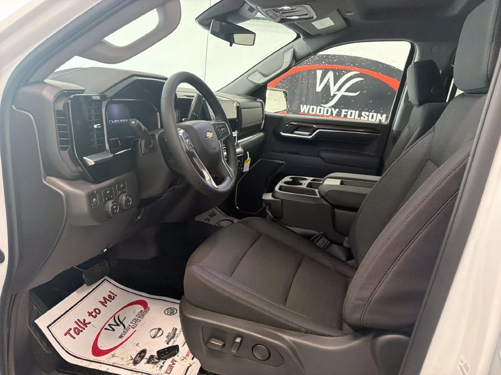 New 2026 Summit White Chevrolet LT (2FL) image 11