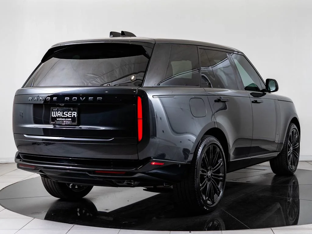 Used 2025 Carpathian Grey Premium Metallic Land Rover SE image 10