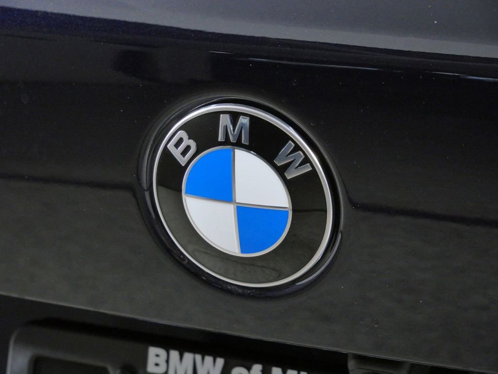 New 2026 Carbon Black Metallic BMW xDrive40i image 11