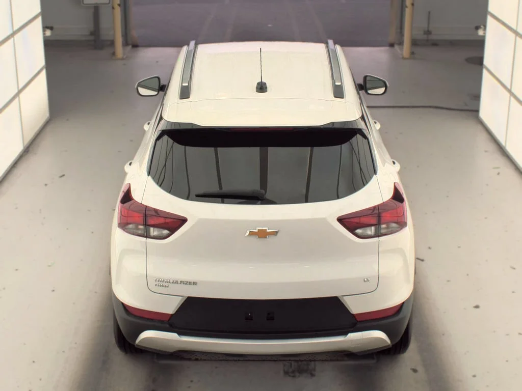 Used 2025 White Chevrolet LT image 4