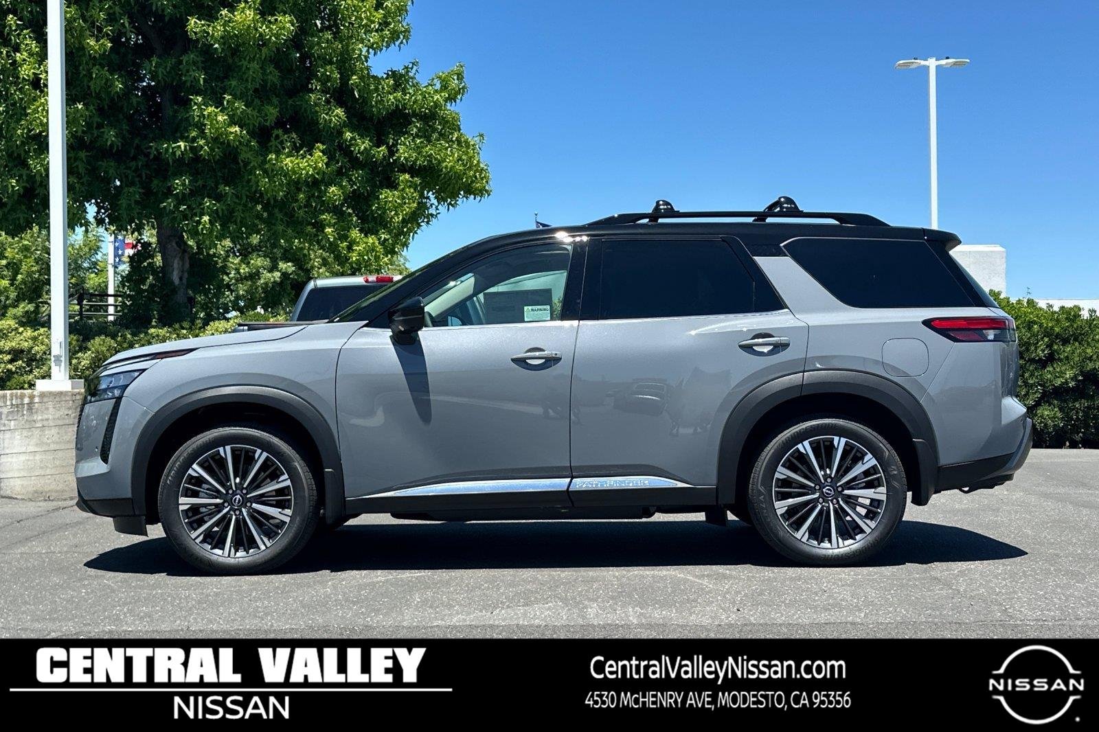 New 2026 Boulder Gray Pearl/Super Black Nissan Platinum image 7
