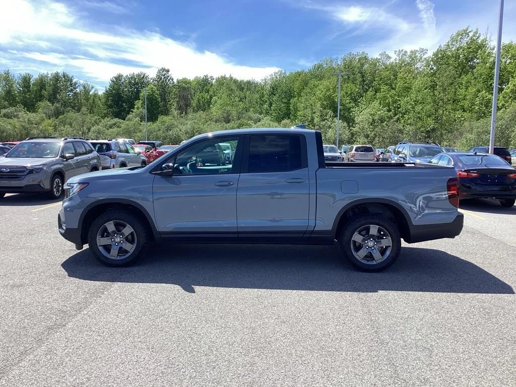 Used 2024 Sonic Gray Pearl Honda TrailSport image 3