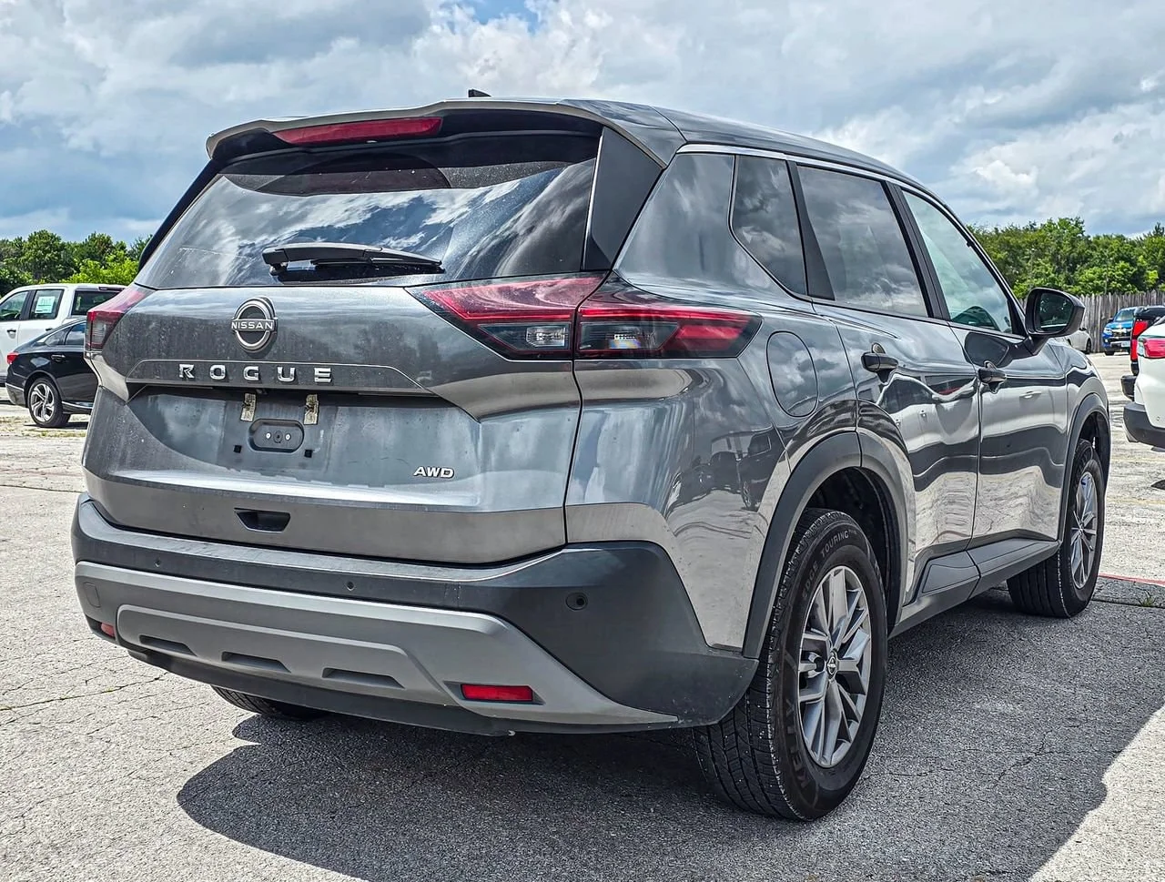 Used 2023  Nissan S image 5