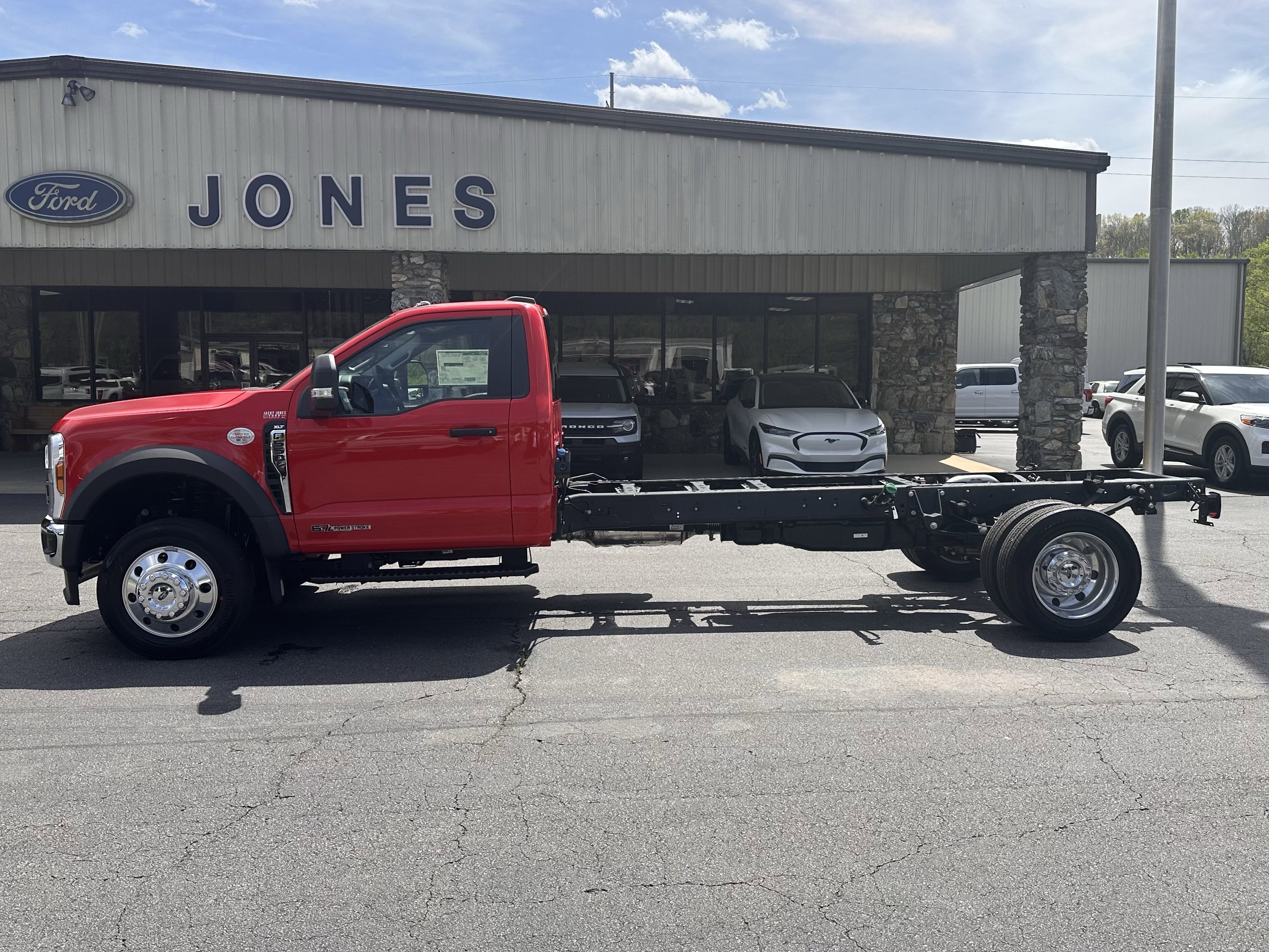 2026 Ford F-550 XLT Regular Cab 205-In DRW's photo