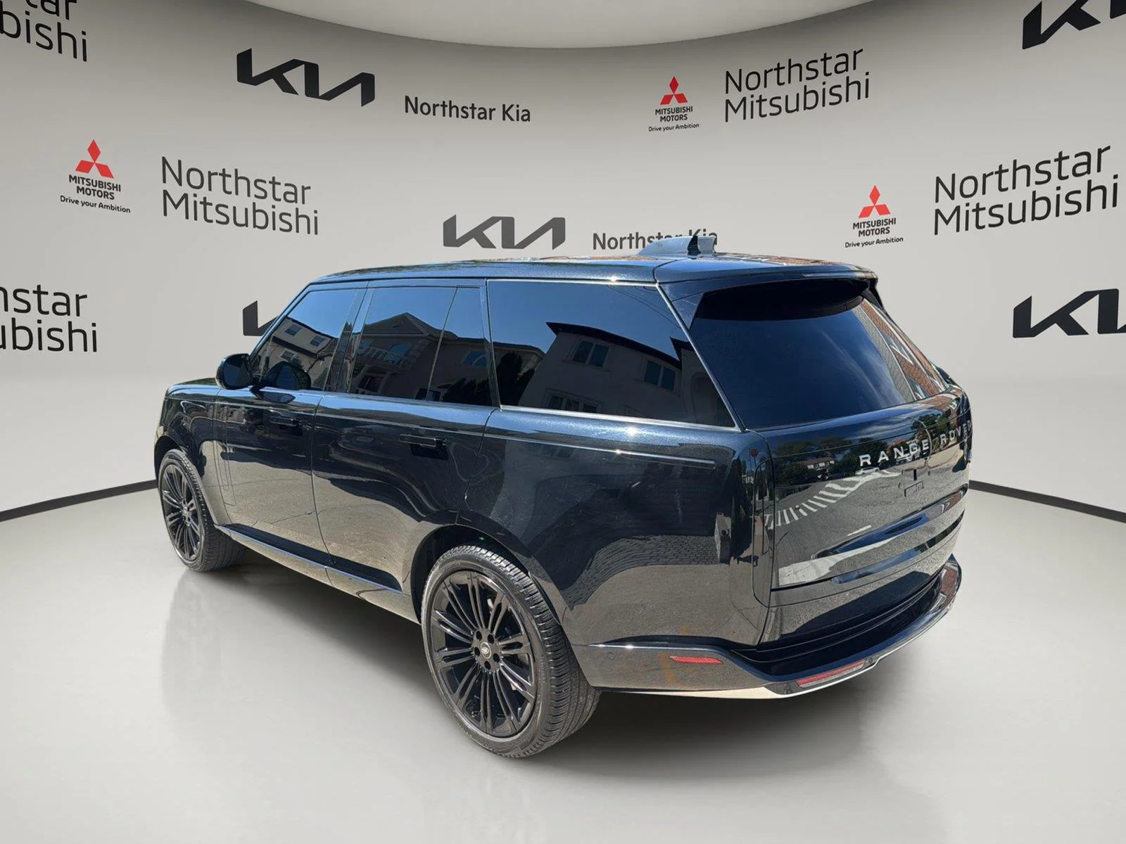 Used 2023 Santorini Black Metallic Land Rover SE image 2