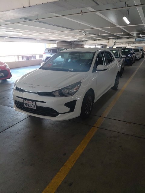 Used 2022 White Kia S image 6