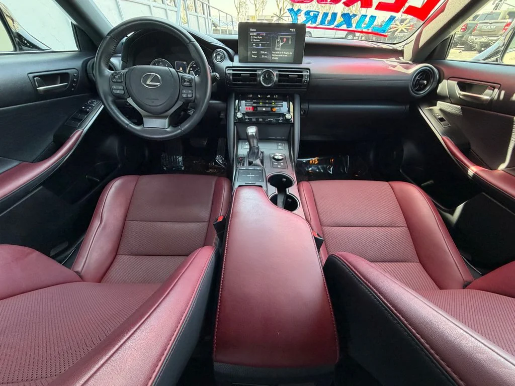 Used 2023 White Lexus 300 image 30