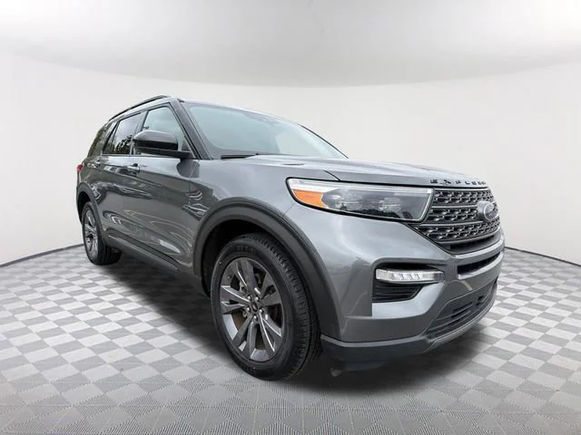 Used 2023 Gray Ford XLT image 3