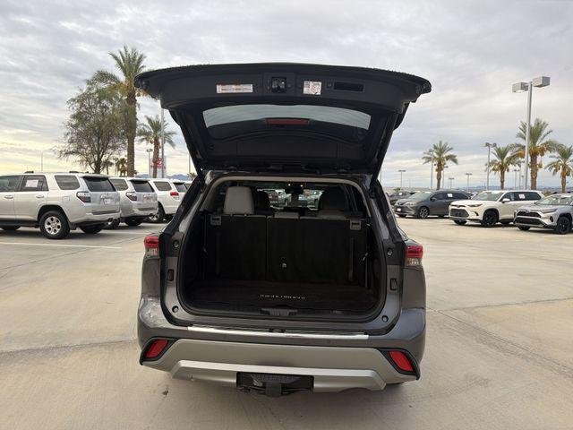 Certified Used 2021 MAGNETIC GRAY MET. Toyota  image 31