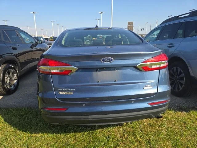 Used 2019 Blue Ford SE image 3