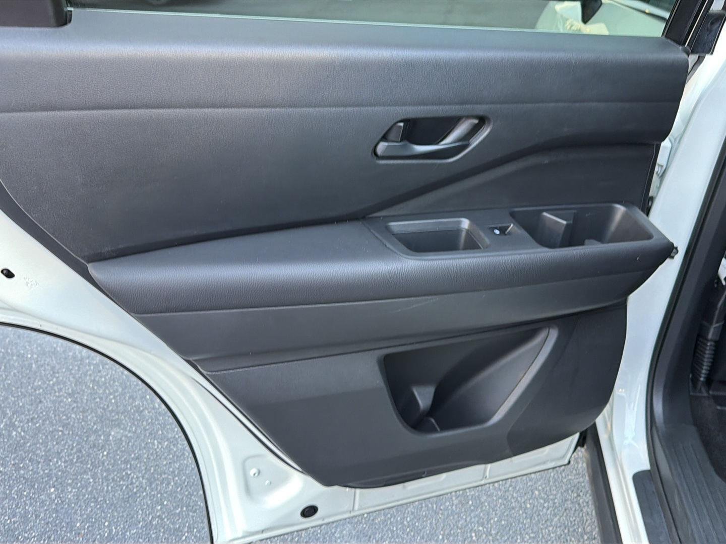 2025 Nissan Pathfinder SV - Photo 18