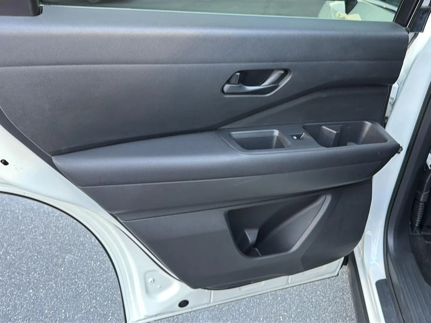 2025 Nissan Pathfinder SV - Photo 18