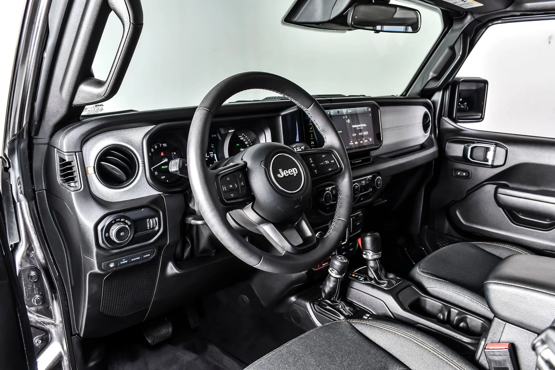 Used 2025 Crystal Metallic Jeep Willys 4xe image 15
