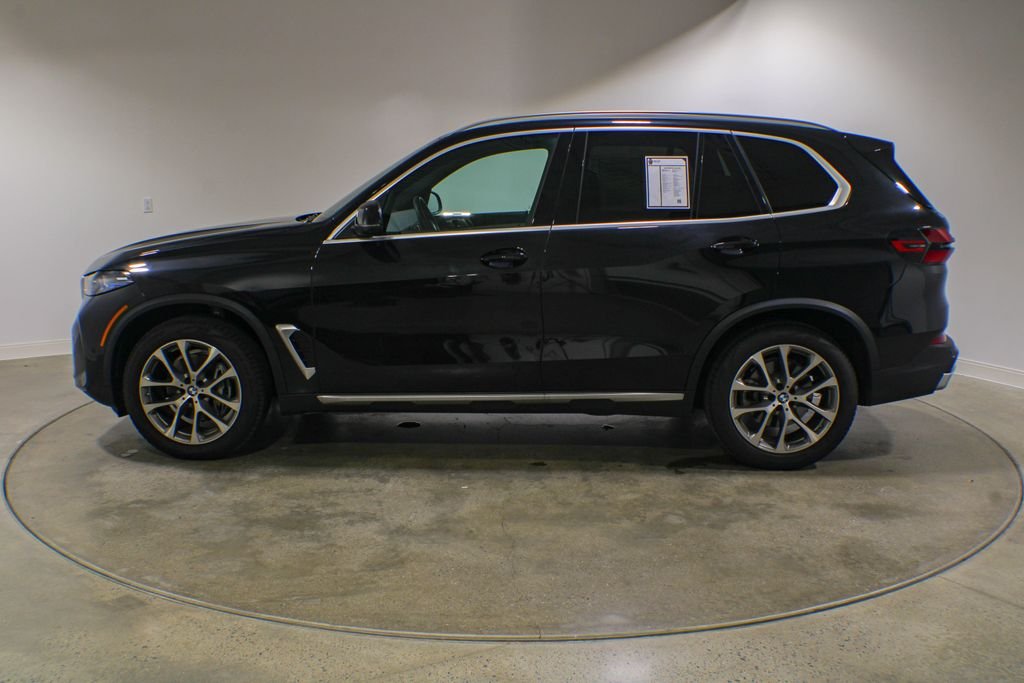Used 2024 Black BMW xDrive40i image 3