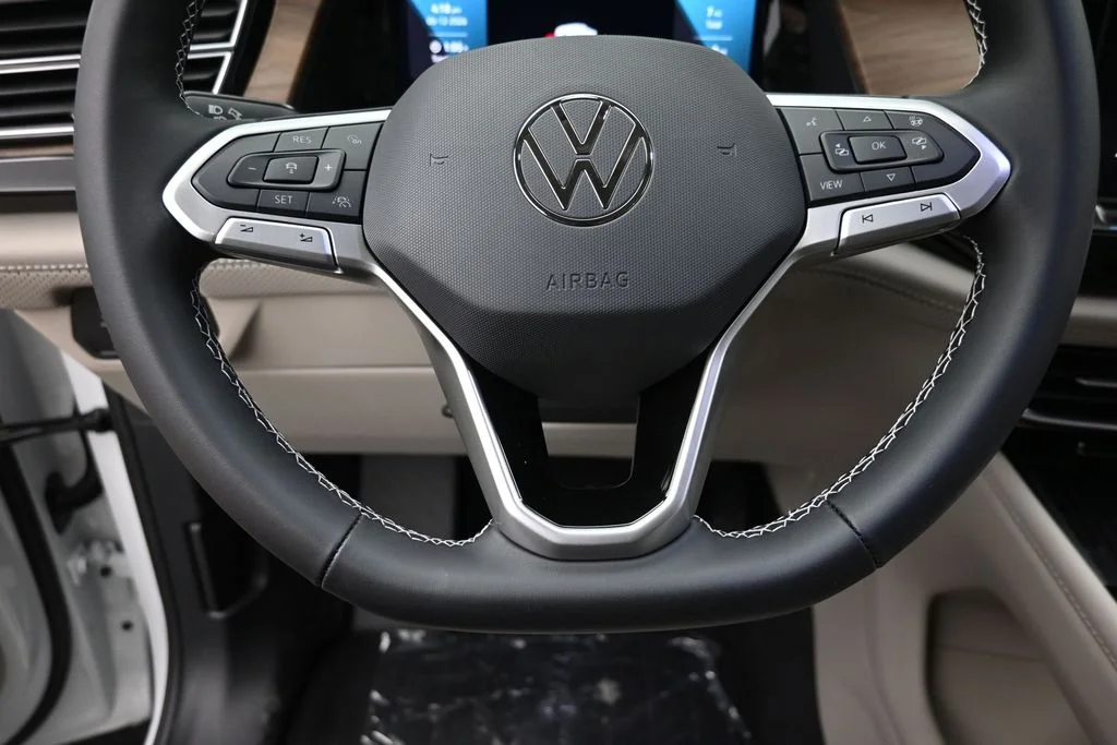 New 2026 White/off-white Volkswagen 2.0T SE w/Technology image 15