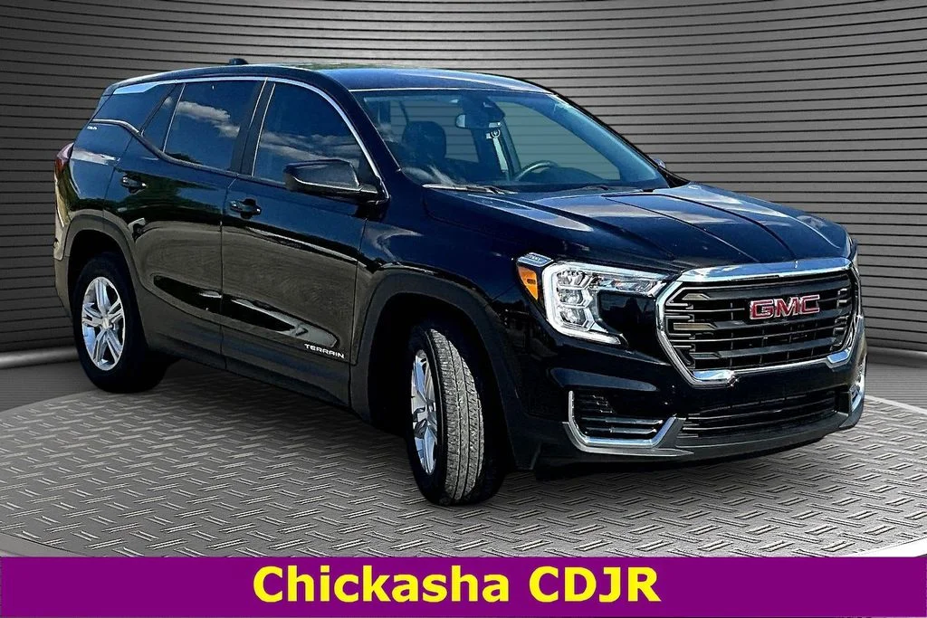 Used 2022 Black GMC SLE image 3
