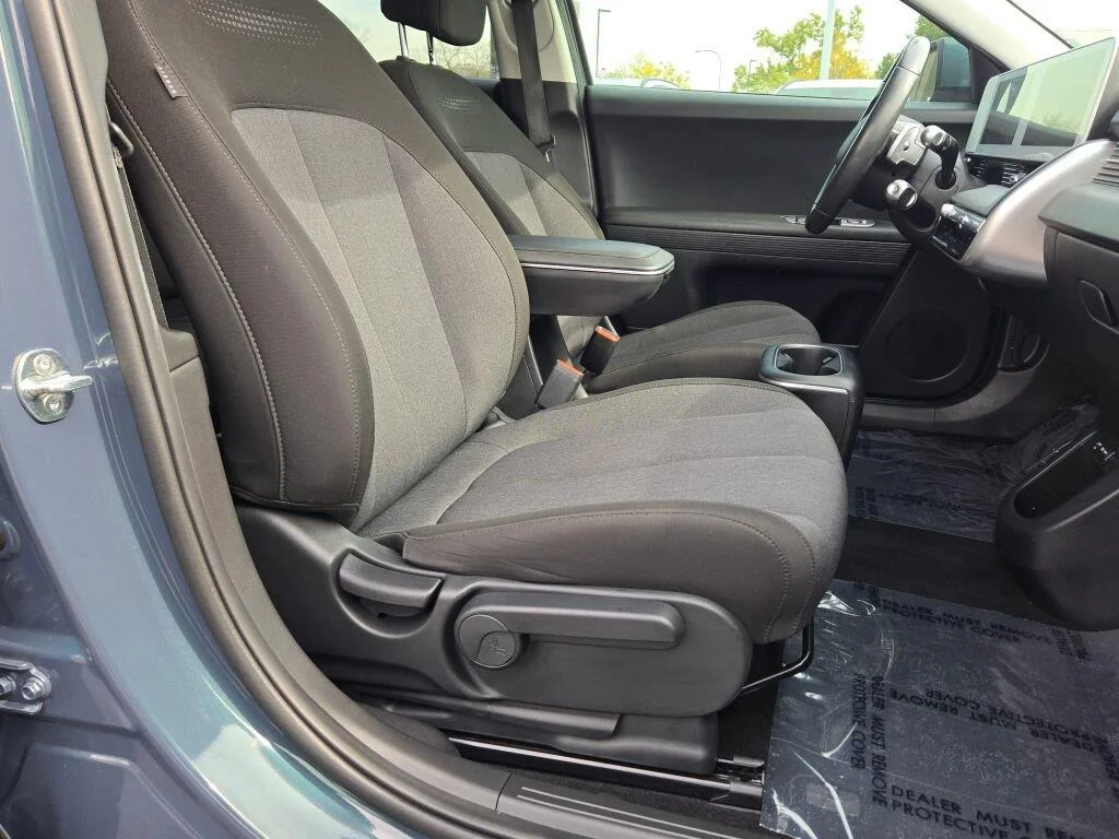 Used 2024 Digital Teal Hyundai SEL image 4
