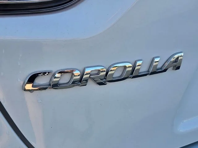 Used 2025 White Toyota LE image 16
