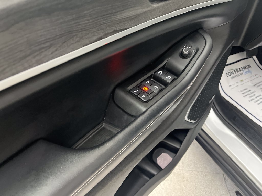 Used 2021 Silver Jeep Limited image 10