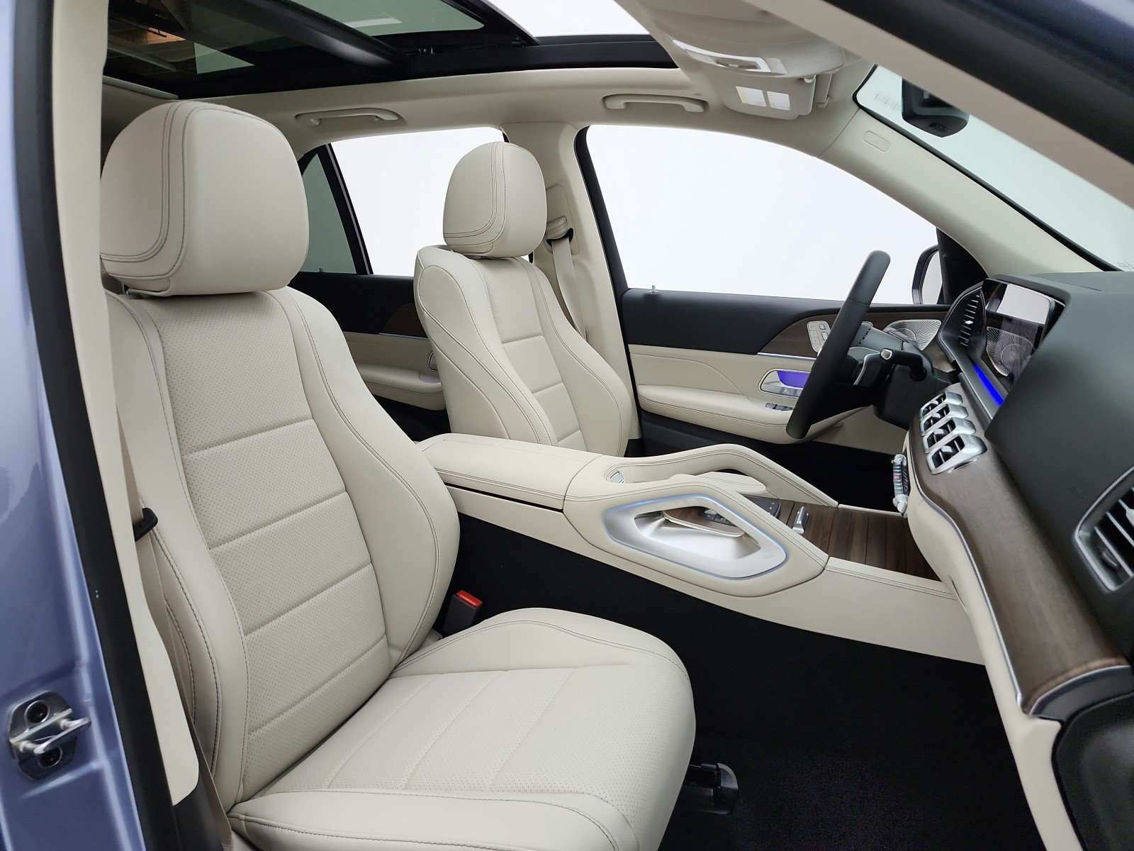New 2026 MANUFAKTUR Cote d'Azur Light Blue Metallic Mercedes-Benz GLE 450 4MATIC® SUV image 14
